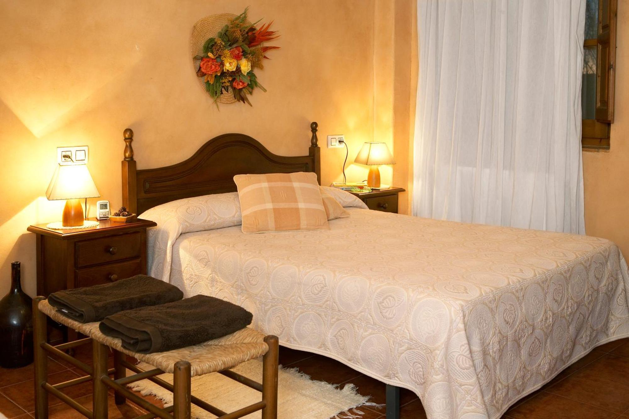 Turisme Rural Ca L,Anguila Guest House Peratallada Bagian luar foto