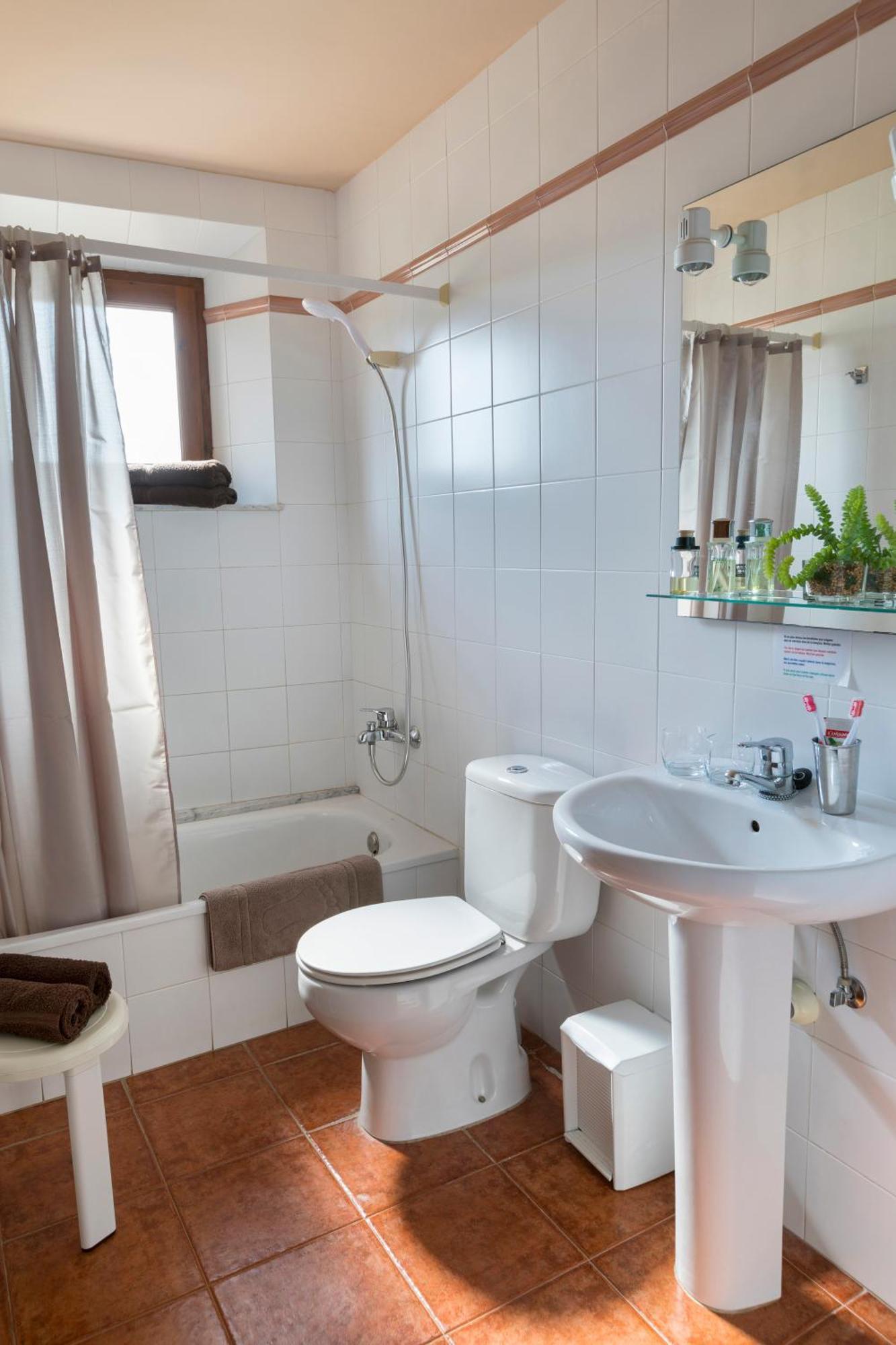 Turisme Rural Ca L,Anguila Guest House Peratallada Bagian luar foto