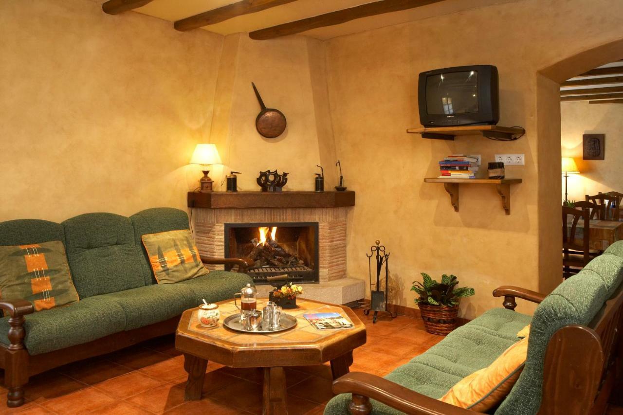 Turisme Rural Ca L,Anguila Guest House Peratallada Bagian luar foto