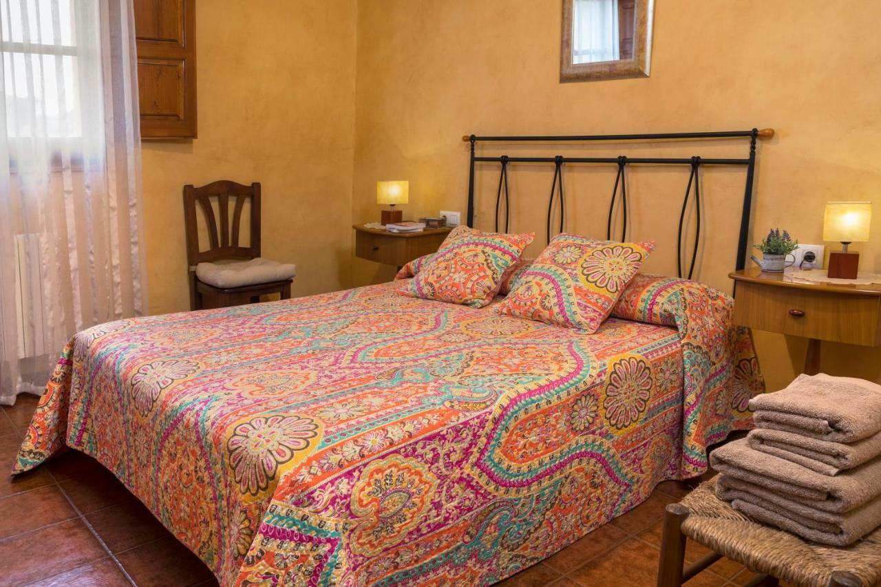 Turisme Rural Ca L,Anguila Guest House Peratallada Bagian luar foto